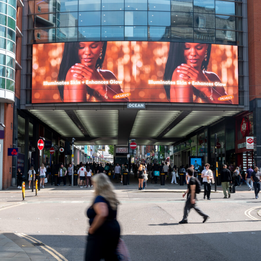 Large format Digital screen in shopping centre